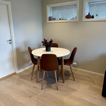 Cozy By Sherpa Steps With Free Parking דירה