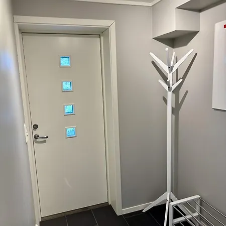 Cozy By Sherpa Steps With Free Parking דירה