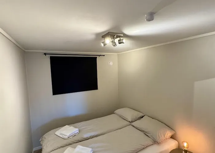 Апартаменты Cozy By Sherpa Steps With Free Parking *